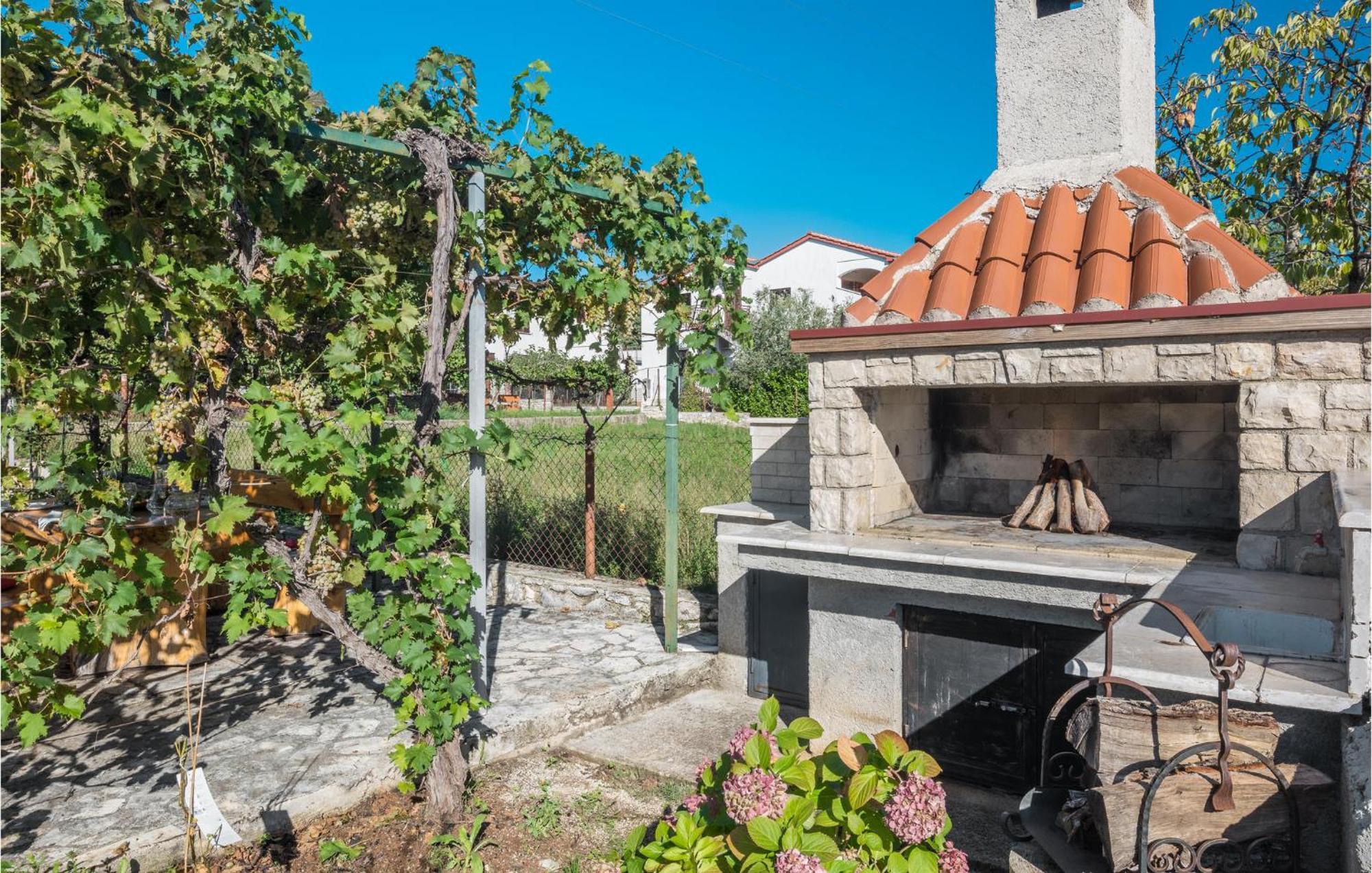 Gorgeous Apartment In Musalez With Kitchen Dış mekan fotoğraf